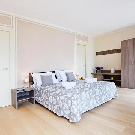 Sala Comacina Four Apartament *
